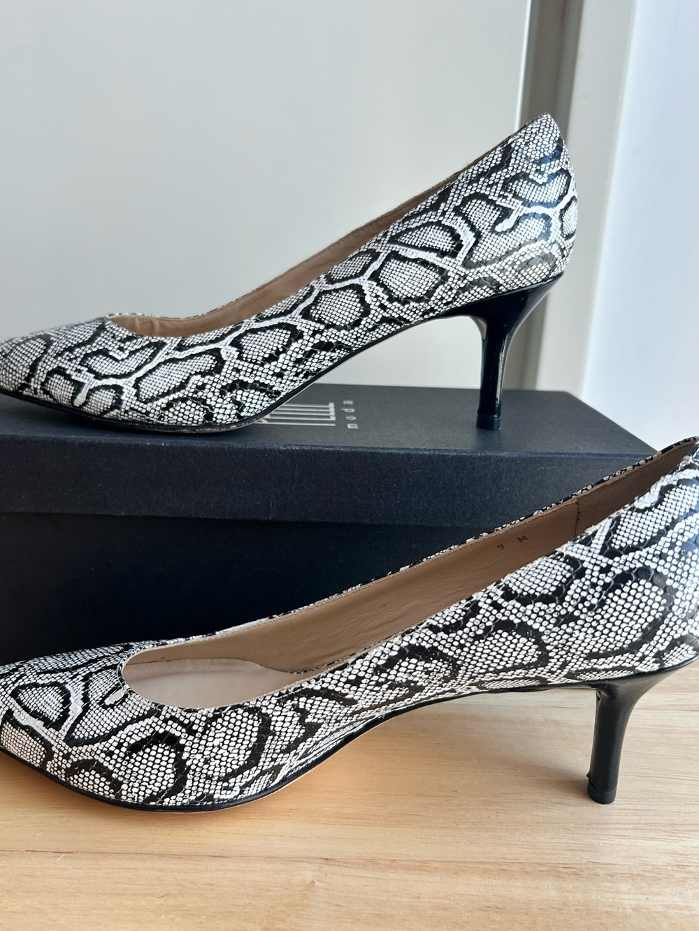 Amalfi by Rangoni Black & White Leather Snake-Print Pointed Toe Pumps, Size 8.5